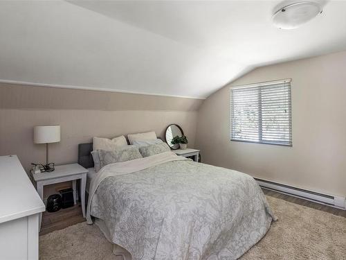 979 Loralee Rd, Cobble Hill, BC - Indoor Photo Showing Bedroom