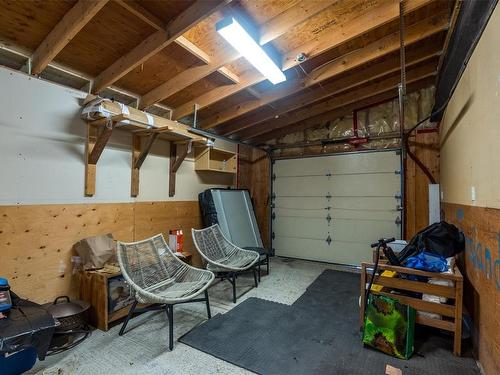 979 Loralee Rd, Cobble Hill, BC - Indoor Photo Showing Garage