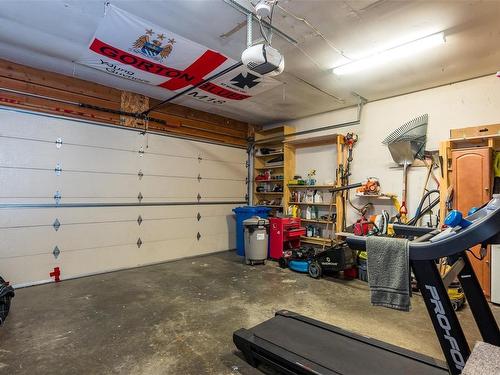 979 Loralee Rd, Cobble Hill, BC - Indoor Photo Showing Garage