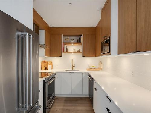 102-300 Michigan St, Victoria, BC - Indoor Photo Showing Kitchen With Upgraded Kitchen