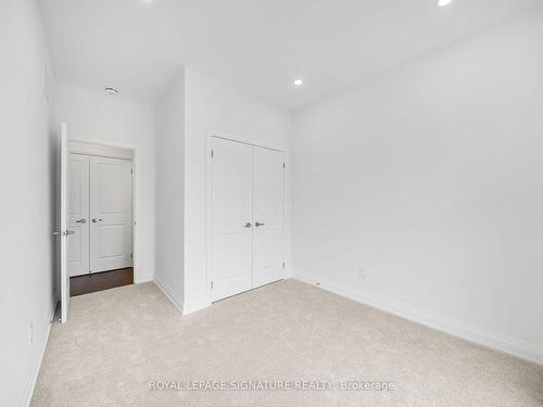 31 Persica St, Richmond Hill, ON - Indoor Photo Showing Other Room