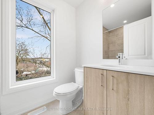 31 Persica St, Richmond Hill, ON - Indoor Photo Showing Bathroom