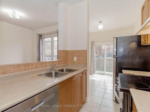 698 Courtney Valley Rd, Mississauga, ON - Indoor Photo Showing Kitchen With Double Sink