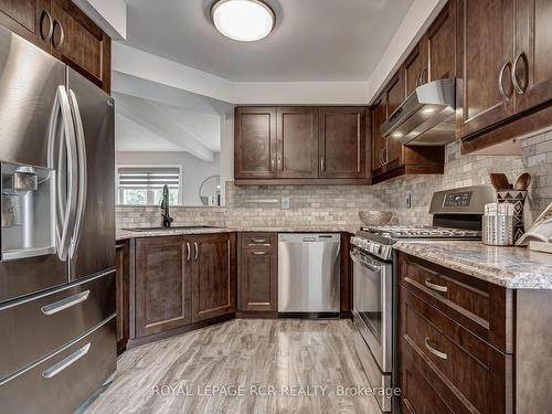 339 Lewis Dr, Orangeville, ON - Indoor Photo Showing Kitchen With Upgraded Kitchen