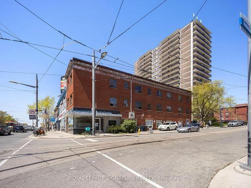 301-930 St Clair Ave W, Toronto, ON - Outdoor