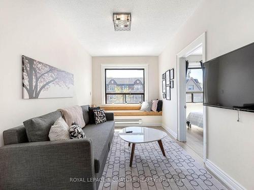 301-930 St Clair Ave W, Toronto, ON - Indoor Photo Showing Living Room