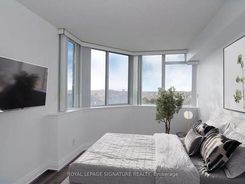 709-11753 Sheppard Ave E, Toronto, ON - Indoor Photo Showing Bedroom