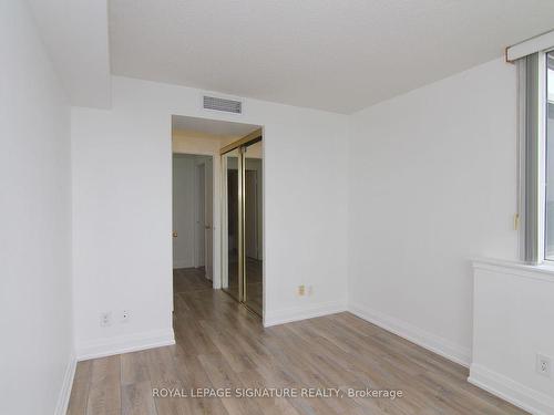 709-11753 Sheppard Ave E, Toronto, ON - Indoor Photo Showing Other Room