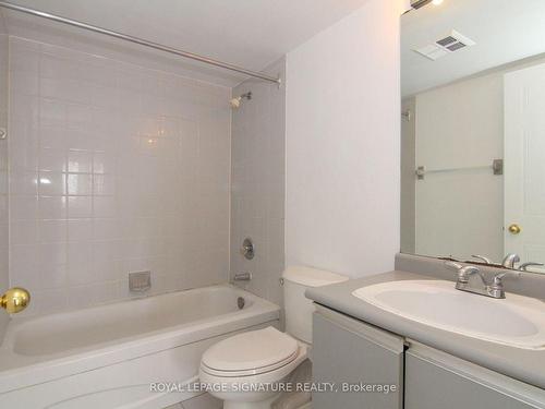 709-11753 Sheppard Ave E, Toronto, ON - Indoor Photo Showing Bathroom
