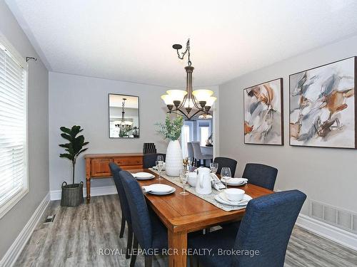 271 Rhodes Circ, Newmarket, ON - Indoor Photo Showing Dining Room