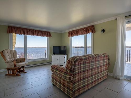 Salon - 404 Ch. Couet, Batiscan, QC - Indoor Photo Showing Living Room