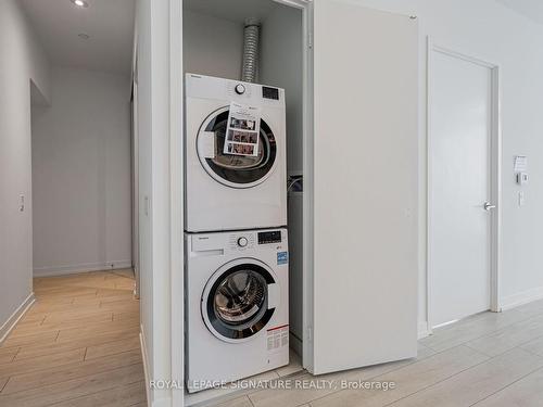 3210-950 Portage Pkwy, Vaughan, ON - Indoor Photo Showing Laundry Room