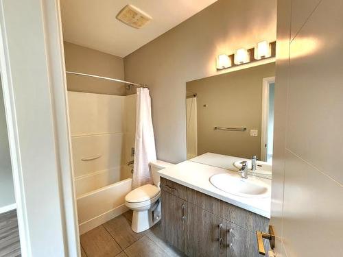 101-1993 Qu'Appelle Blvd, Kamloops, BC - Indoor Photo Showing Bathroom