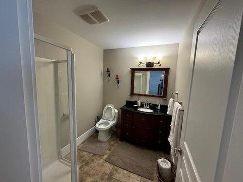 6488 Monck Park Rd, Merritt, BC - Indoor Photo Showing Bathroom
