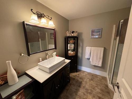 6488 Monck Park Rd, Merritt, BC - Indoor Photo Showing Bathroom