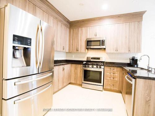 1034 Laurier Ave, Milton, ON - Indoor Photo Showing Kitchen