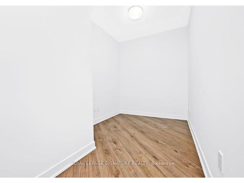 426-405 Dundas St W, Oakville, ON - Indoor Photo Showing Other Room
