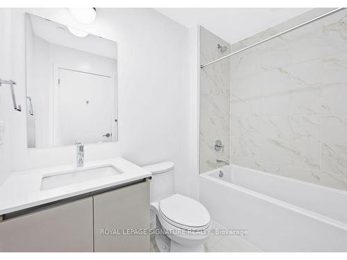 426-405 Dundas St W, Oakville, ON - Indoor Photo Showing Bathroom