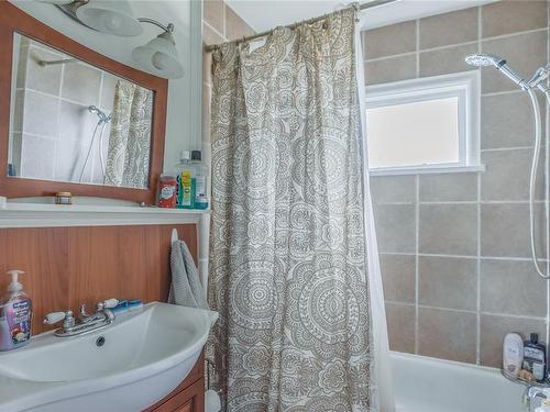 640 Campbell St, Nanaimo, BC - Indoor Photo Showing Bathroom