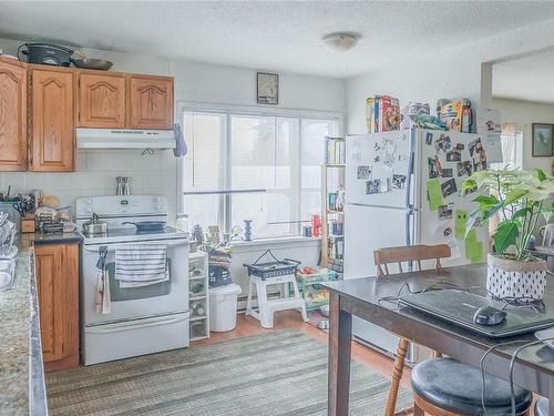 640 Campbell St, Nanaimo, BC - Indoor Photo Showing Kitchen