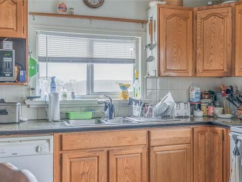 640 Campbell St, Nanaimo, BC - Indoor Photo Showing Kitchen With Double Sink