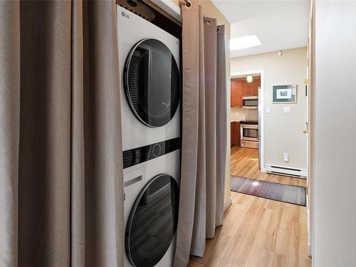 4100 Interurban Rd, Saanich, BC - Indoor Photo Showing Laundry Room