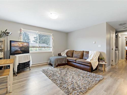 1050 Shelby Ann Ave, Nanaimo, BC - Indoor Photo Showing Living Room