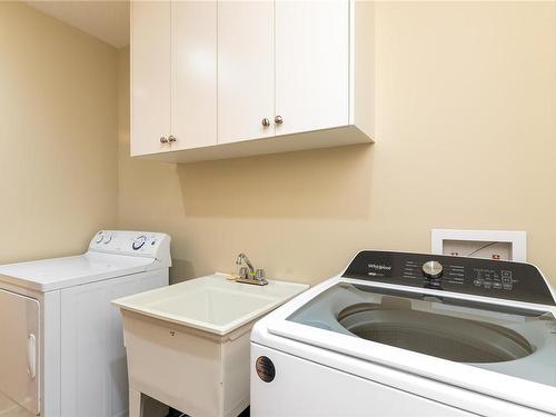 5-3774 12Th Ave, Port Alberni, BC - Indoor Photo Showing Laundry Room