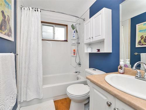 4091 Wilkinson Rd, Saanich, BC - Indoor Photo Showing Bathroom