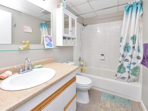 4091 Wilkinson Rd, Saanich, BC - Indoor Photo Showing Bathroom