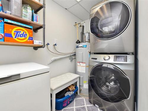 4091 Wilkinson Rd, Saanich, BC - Indoor Photo Showing Laundry Room
