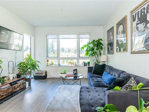 214-960 Reunion Ave, Langford, BC - Indoor Photo Showing Living Room