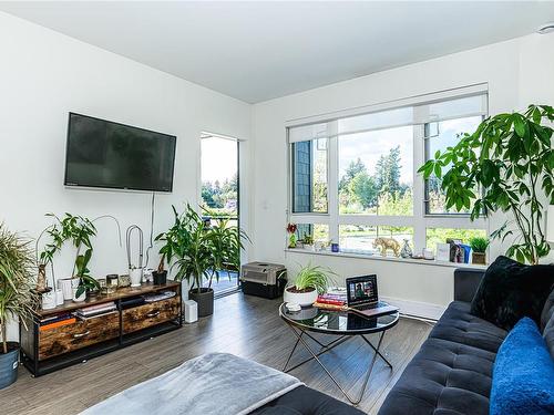 214-960 Reunion Ave, Langford, BC - Indoor Photo Showing Living Room