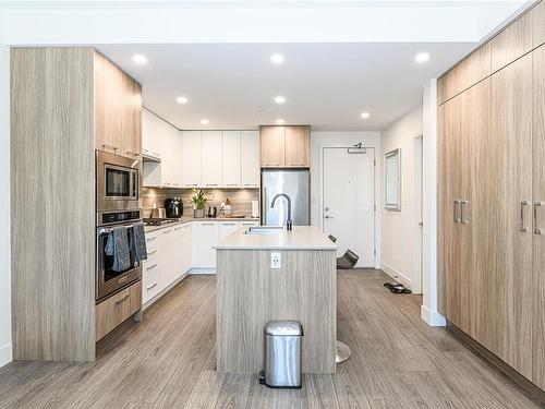 214-960 Reunion Ave, Langford, BC - Indoor Photo Showing Kitchen