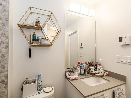 214-960 Reunion Ave, Langford, BC - Indoor Photo Showing Bathroom