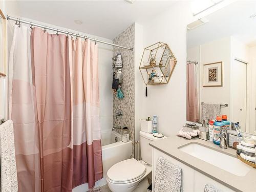 214-960 Reunion Ave, Langford, BC - Indoor Photo Showing Bathroom