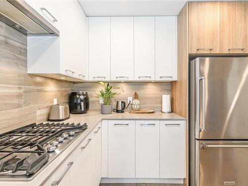 214-960 Reunion Ave, Langford, BC - Indoor Photo Showing Kitchen