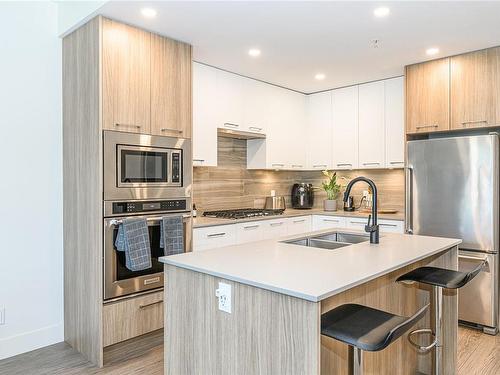 214-960 Reunion Ave, Langford, BC - Indoor Photo Showing Kitchen With Double Sink With Upgraded Kitchen