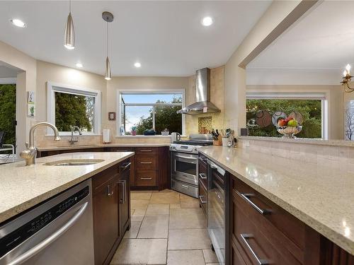 3491 Mayfair Dr, Saanich, BC - Indoor Photo Showing Kitchen With Upgraded Kitchen
