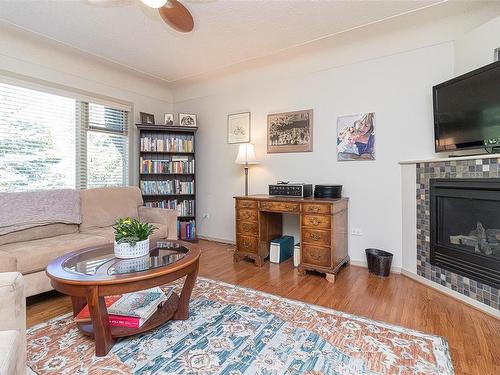 3491 Mayfair Dr, Saanich, BC - Indoor Photo Showing Living Room With Fireplace