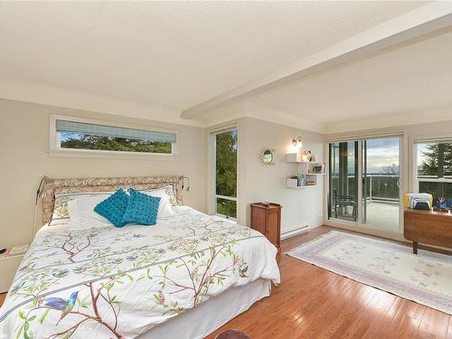 3491 Mayfair Dr, Saanich, BC - Indoor Photo Showing Bedroom