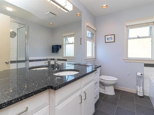 3491 Mayfair Dr, Saanich, BC - Indoor Photo Showing Bathroom