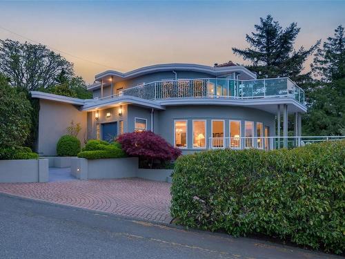 3491 Mayfair Dr, Saanich, BC - Outdoor