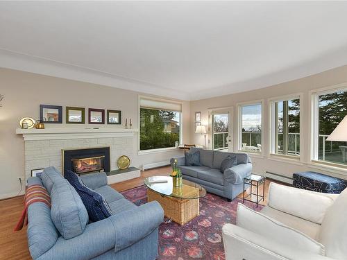 3491 Mayfair Dr, Saanich, BC - Indoor Photo Showing Living Room With Fireplace
