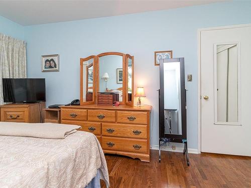4345 Harder Rd South, Saanich, BC - Indoor Photo Showing Bedroom