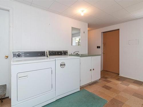 4345 Harder Rd South, Saanich, BC - Indoor Photo Showing Laundry Room