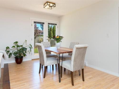 1351 Le Burel Pl, Central Saanich, BC - Indoor Photo Showing Dining Room