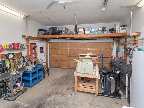 1351 Le Burel Pl, Central Saanich, BC - Indoor Photo Showing Garage