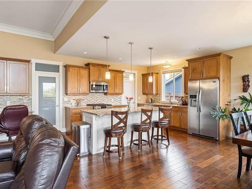 352 Allwood Rd, Parksville, BC - Indoor Photo Showing Kitchen