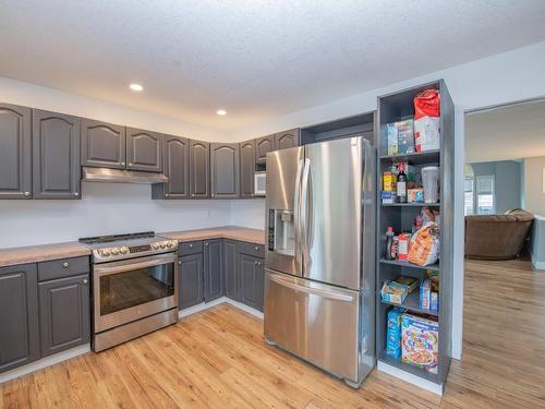 4301 9 Street, Vernon, BC - Indoor Photo Showing Kitchen